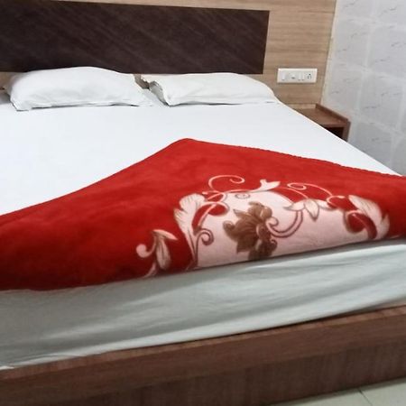 אחמדאבאד Hotel Shree Krishna מראה חיצוני תמונה