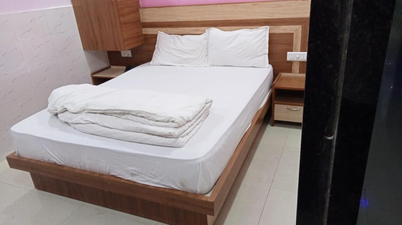 אחמדאבאד Hotel Shree Krishna מראה חיצוני תמונה