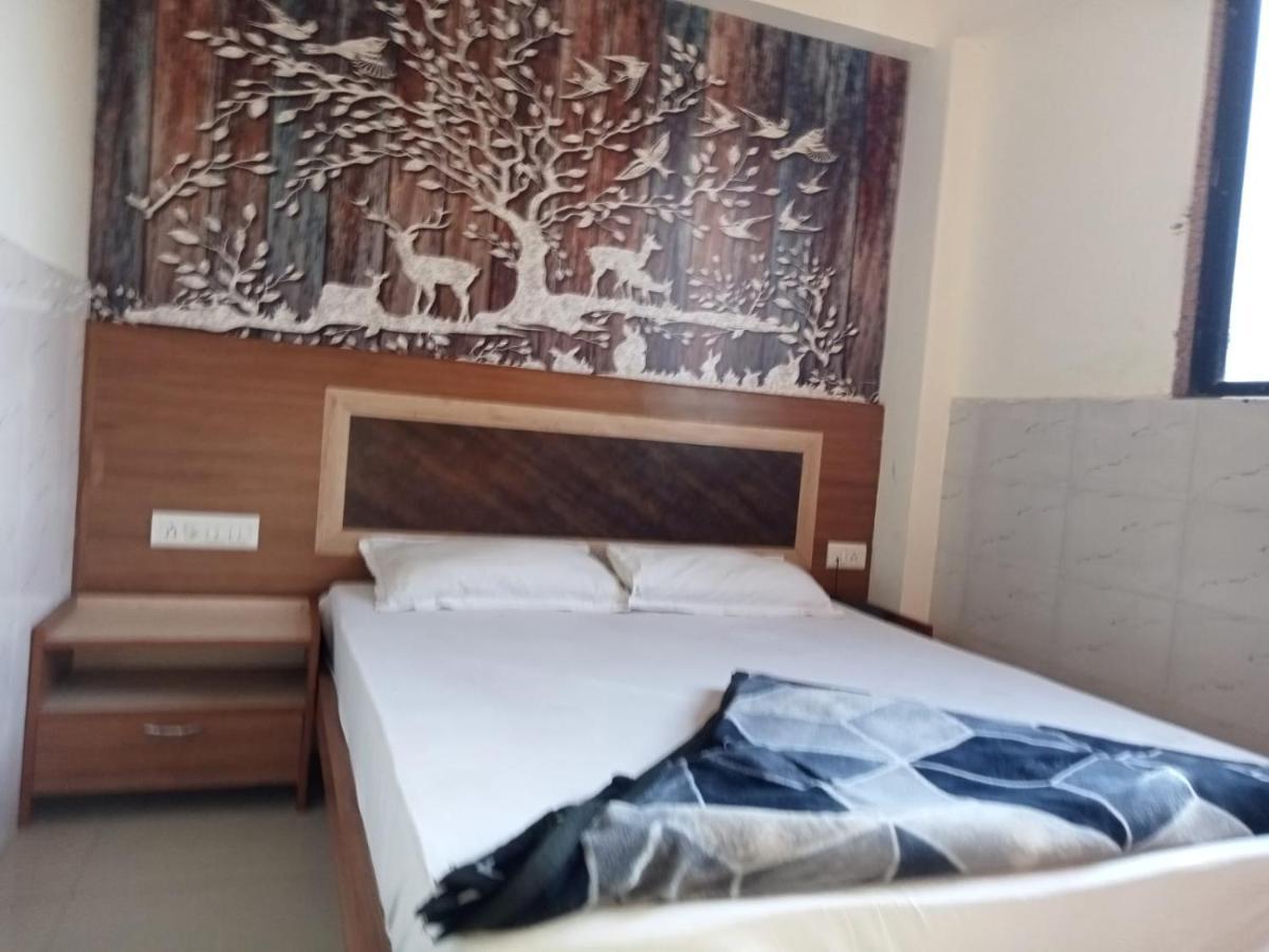 אחמדאבאד Hotel Shree Krishna מראה חיצוני תמונה