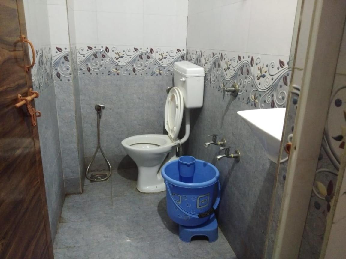 אחמדאבאד Hotel Shree Krishna מראה חיצוני תמונה