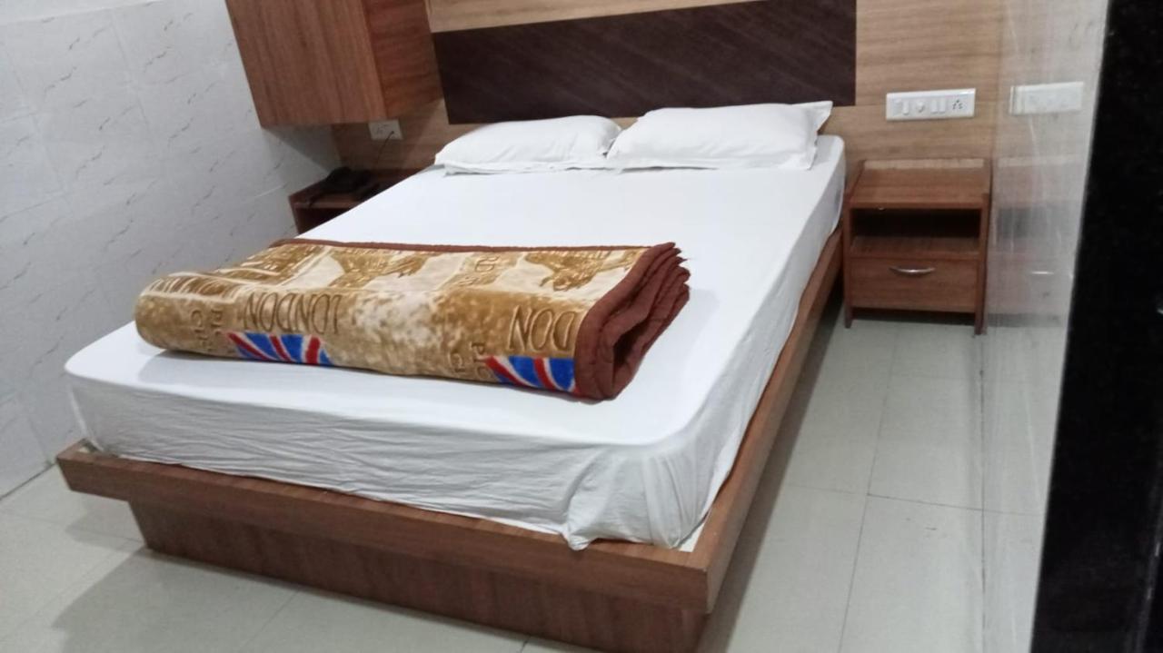 אחמדאבאד Hotel Shree Krishna מראה חיצוני תמונה