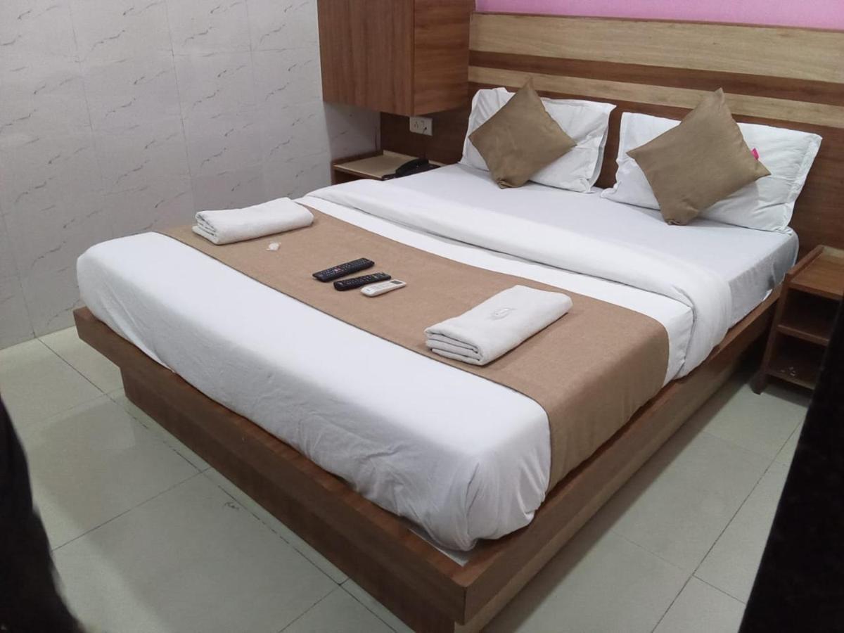 אחמדאבאד Hotel Shree Krishna מראה חיצוני תמונה