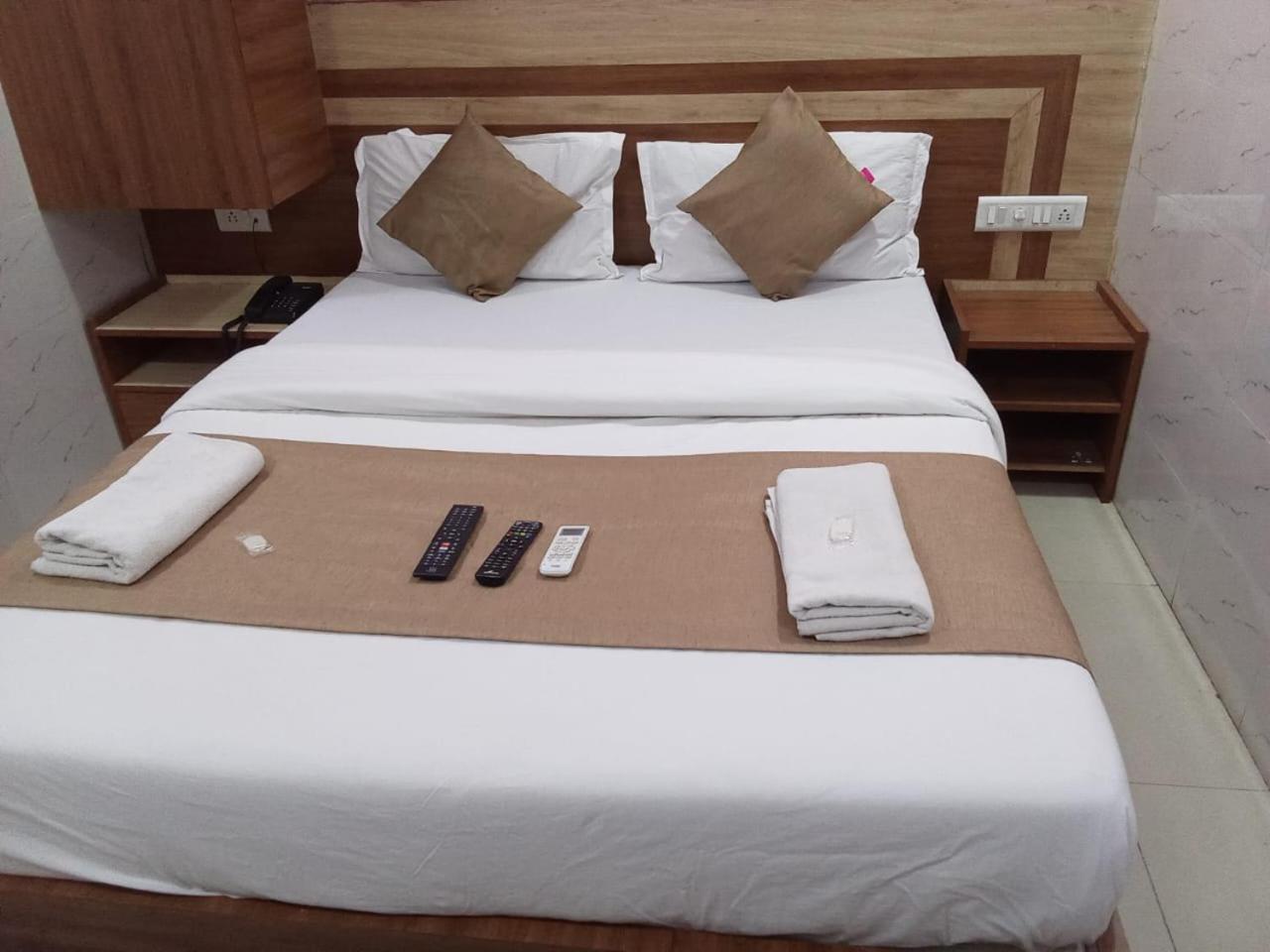 אחמדאבאד Hotel Shree Krishna מראה חיצוני תמונה